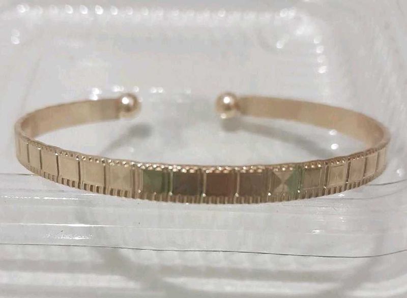 anti tanish Elegant Gold Tone Cuff Bracelet