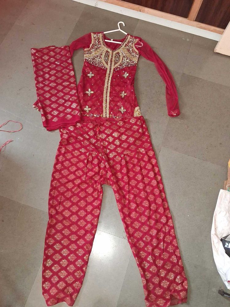 Red &amp; Gold Embroidered Kurta Set
