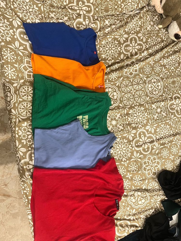 🧨🧨buy before sold out ( 5 Colorful T-Shirts