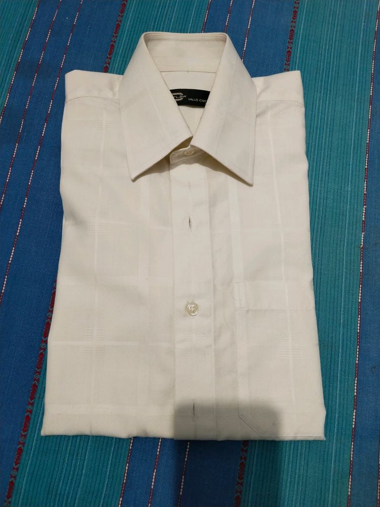 A Beautiful Off White Half Sleeves Cotton Shirt
