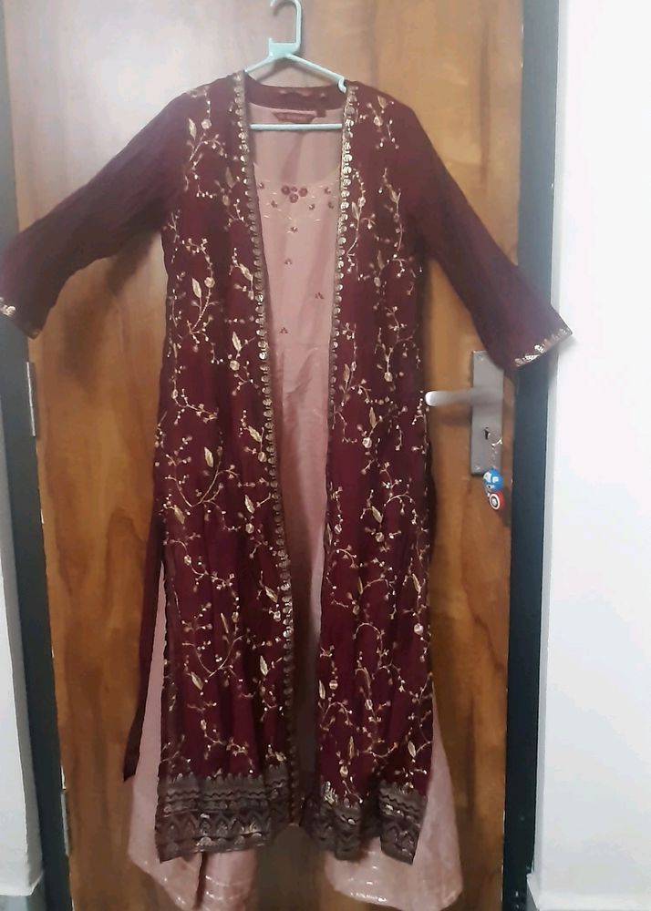 Avaasa set, new without tag