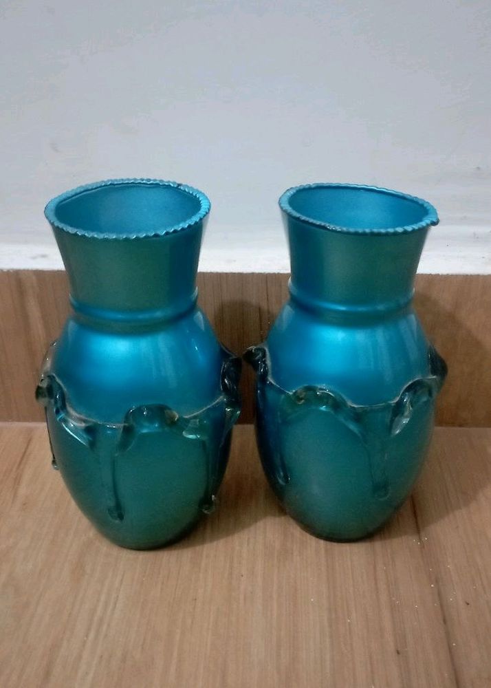 GLASS FLOWER VASE
