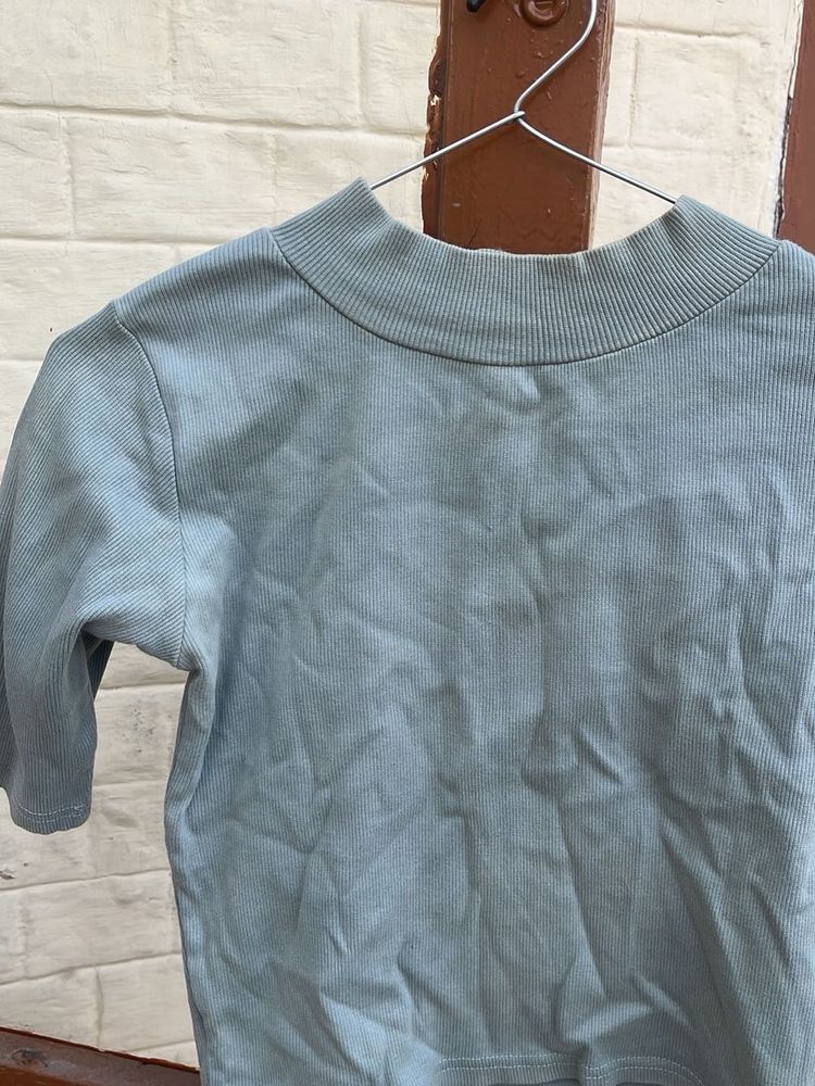 Ribbed Mock Neck Crop Top