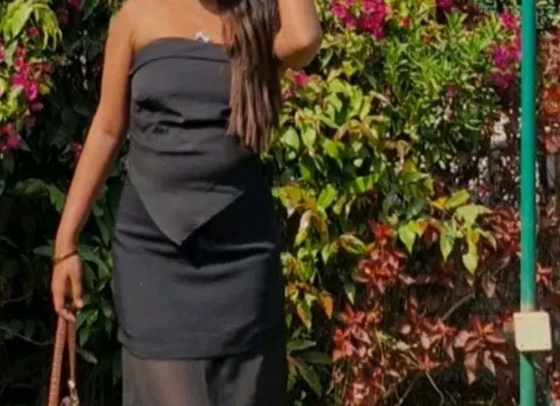 Chic Black Strapless top