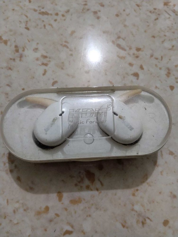 earbuds (kdm)