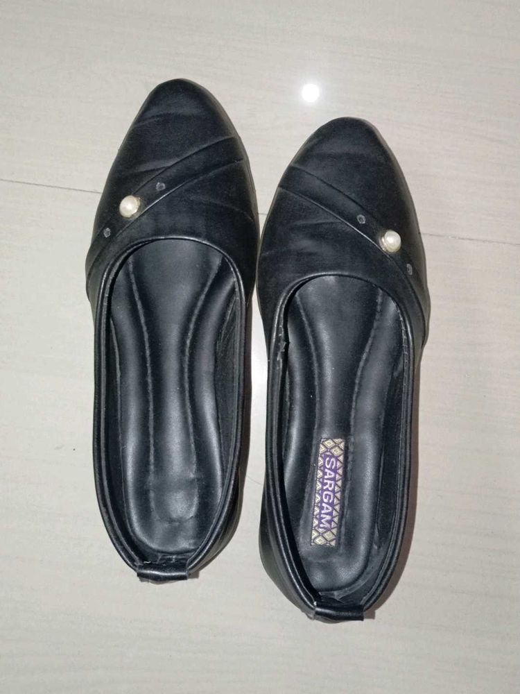 Stylish Black Bellies with Pearl Detail