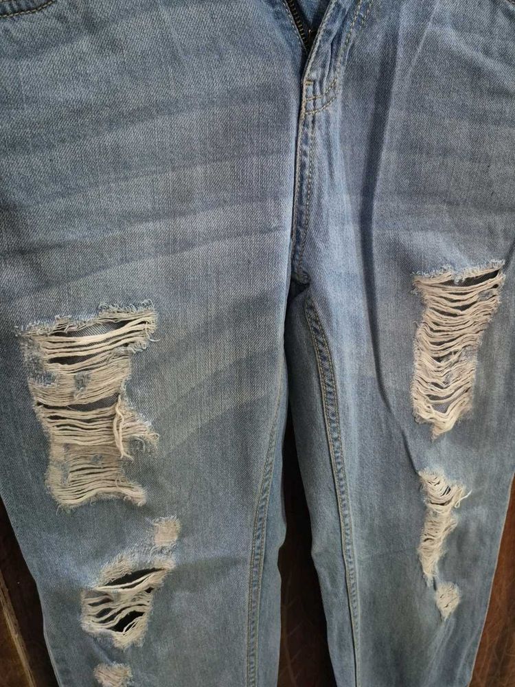 Light Wash Ripped Jeans
