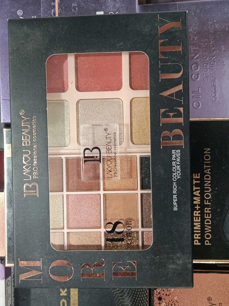 LAKYOU BEAUTY 18 Color Eyeshadow Palette