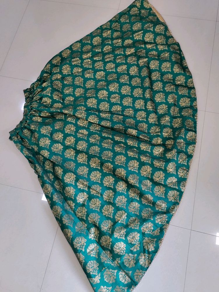 Elegant Green Brocade Skirt