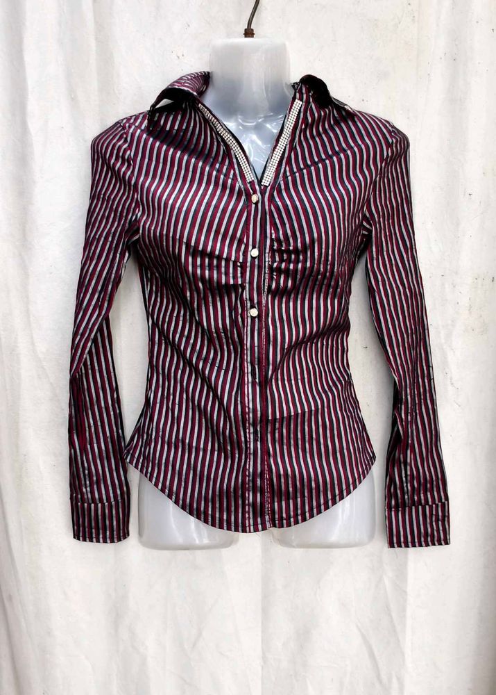28138. Women's Striped Button-Up Shirt