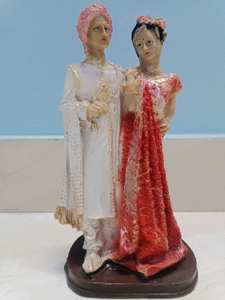 Beautiful Wedding Couple Showpiece