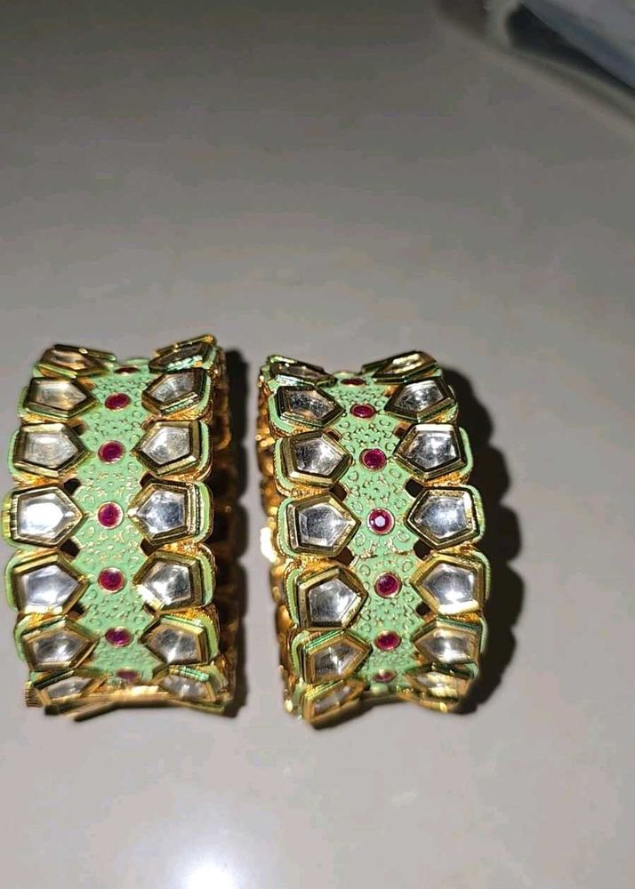 Elegant Green Kundan Bangles