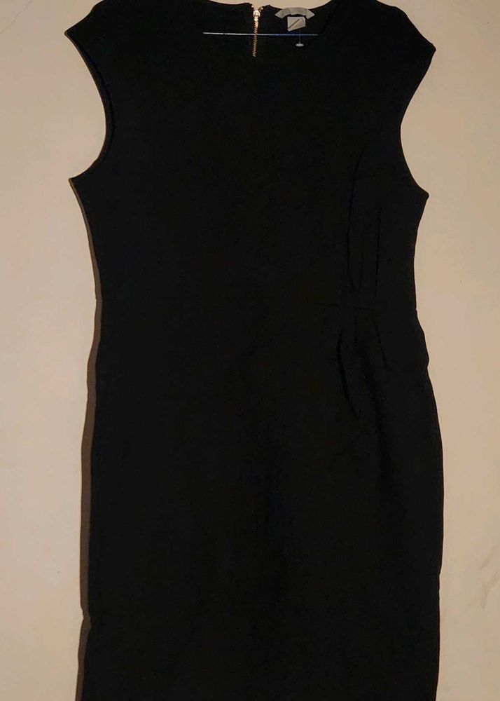 Classic Black Sleeveless Sheath Dress