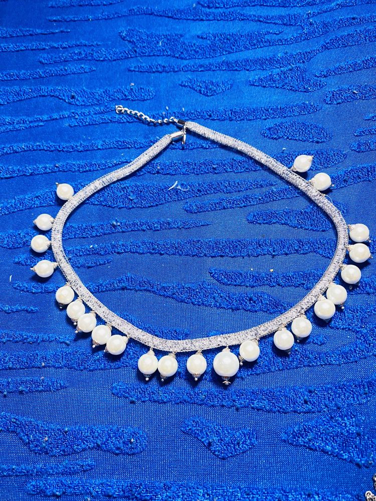 Elegant Pearl and Crystal Choker Necklace