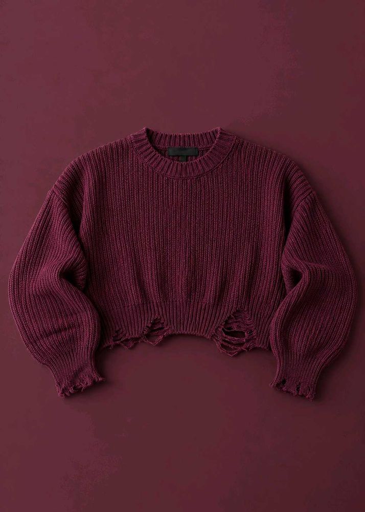 BURGUNDY DISTRESSED RIBBED CROPPED SWEATER