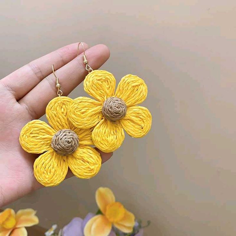Yellow Floral Dangle Earrings🌻