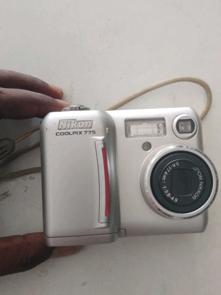 Nikon Coolpix 775 Digital Camera