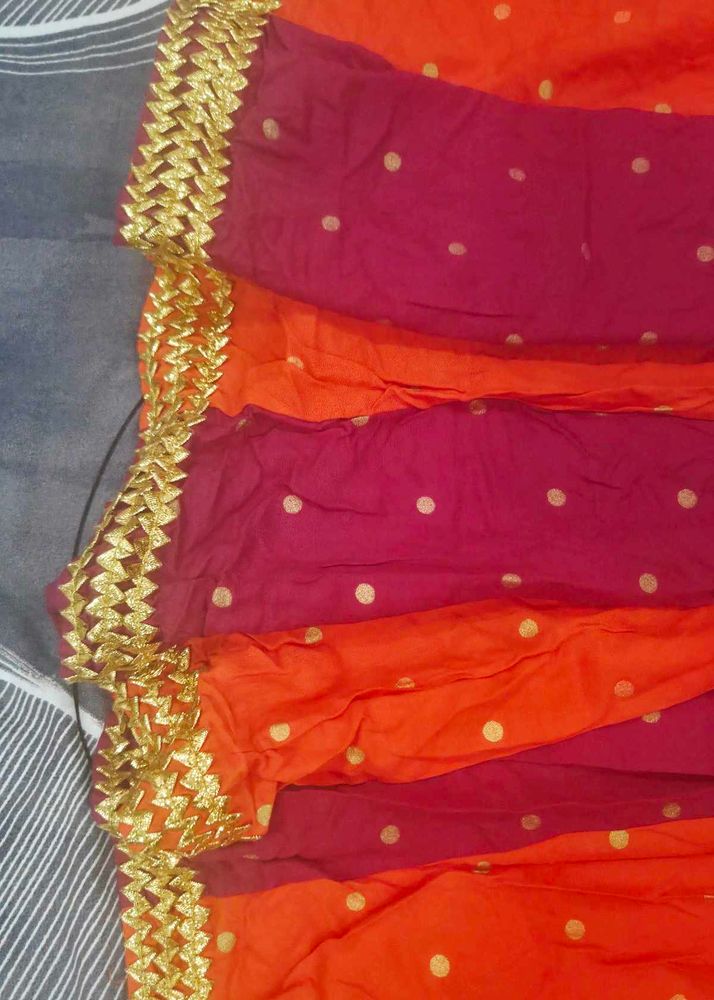 Vibrant skirt with Gold Accents