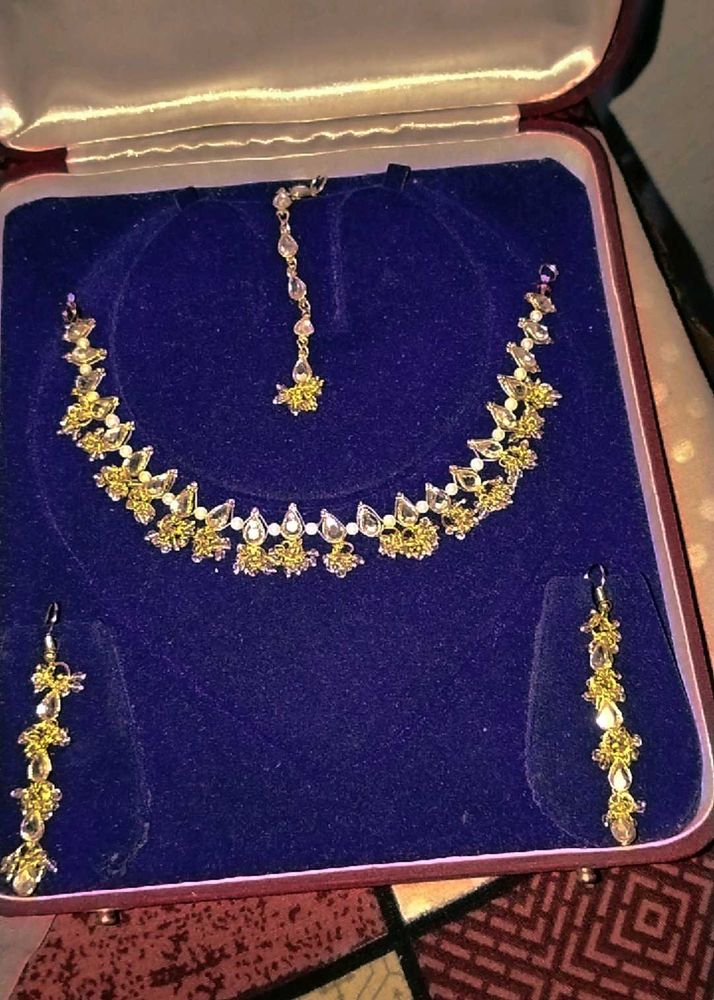 Elegant Gold Tone Necklace &amp; Earring Set