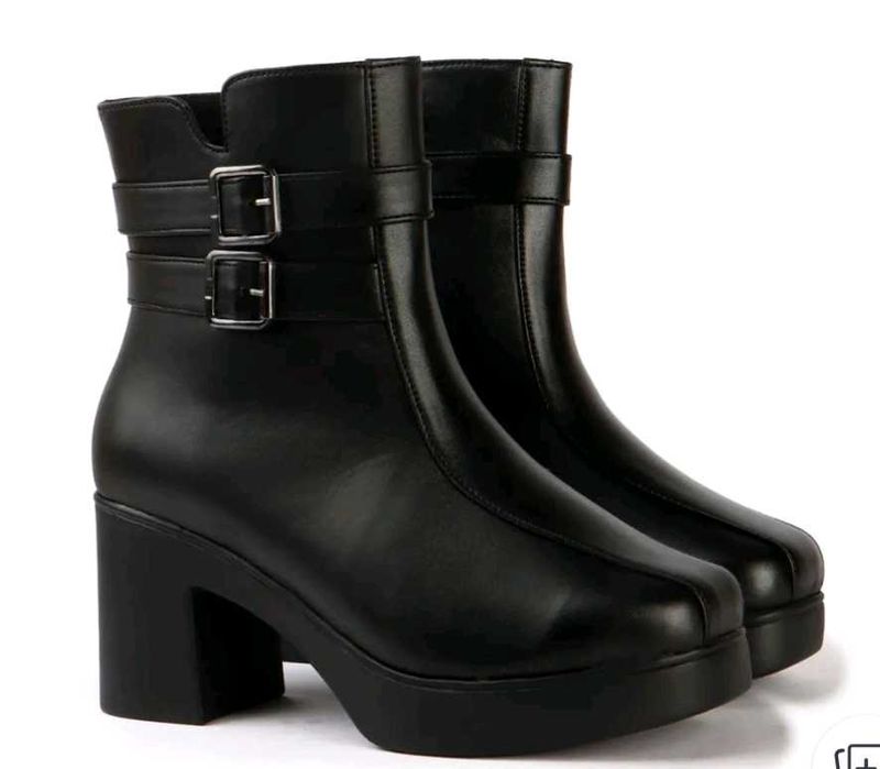 Chic Black Platform Boots with Buckle Detail