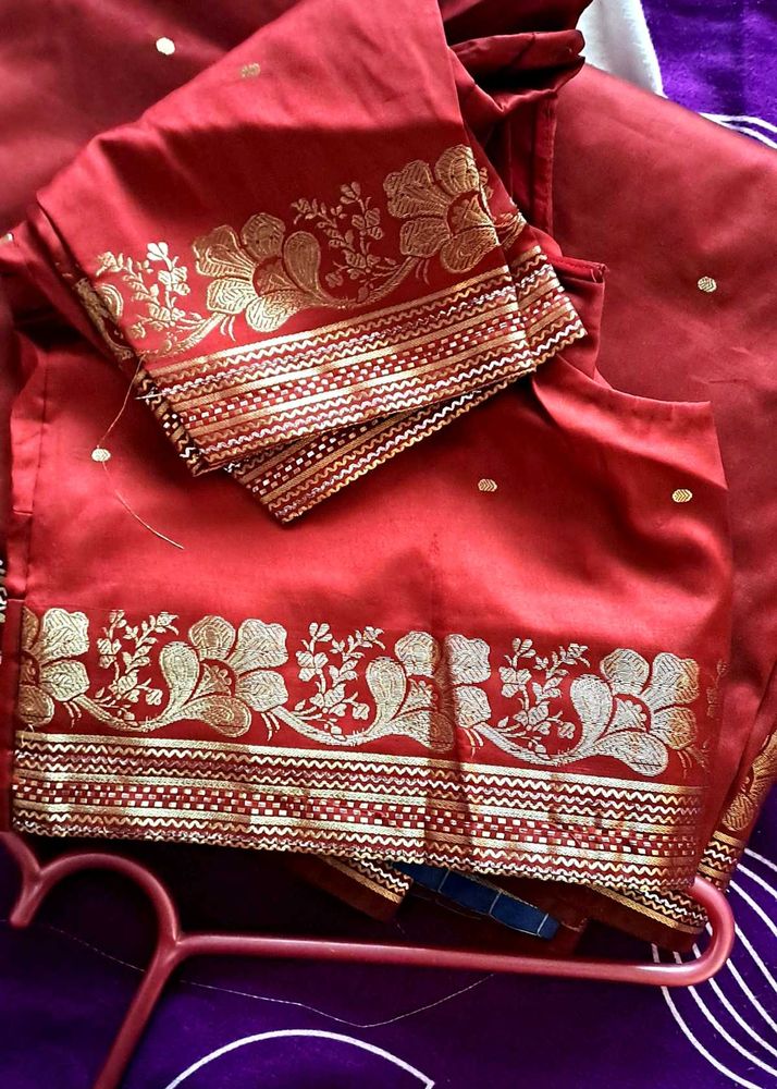 😍Red Saree with Gold Border