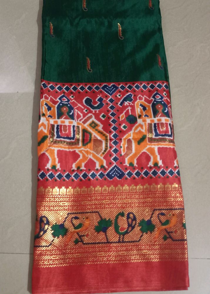 Dola Silk With Foil Print All Over Saree ✨