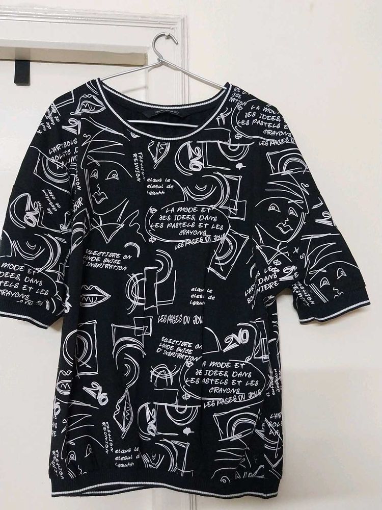 Streetwear black n white graphic tee
