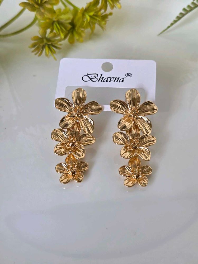 Flower hanging anti-tarnish earrings