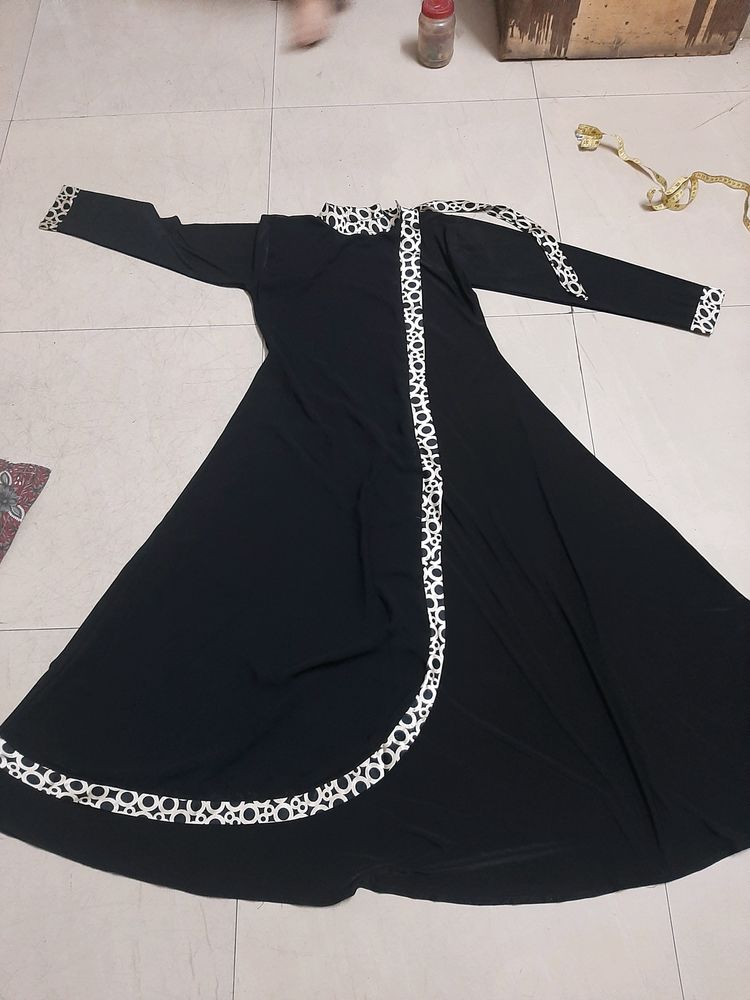 Elegant Black Abaya with Trim Detail
