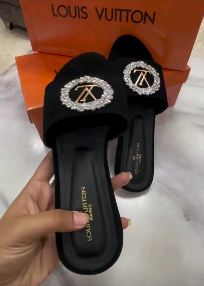 LV FESTIVE FLATS