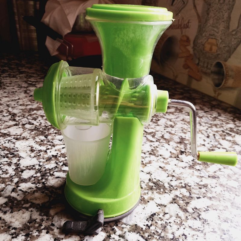 Plastic Hand Juicer