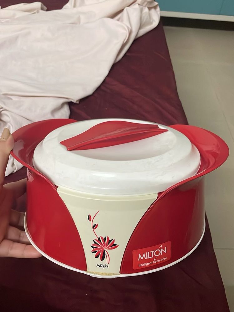 Milton Red Insulated Casserole Dish