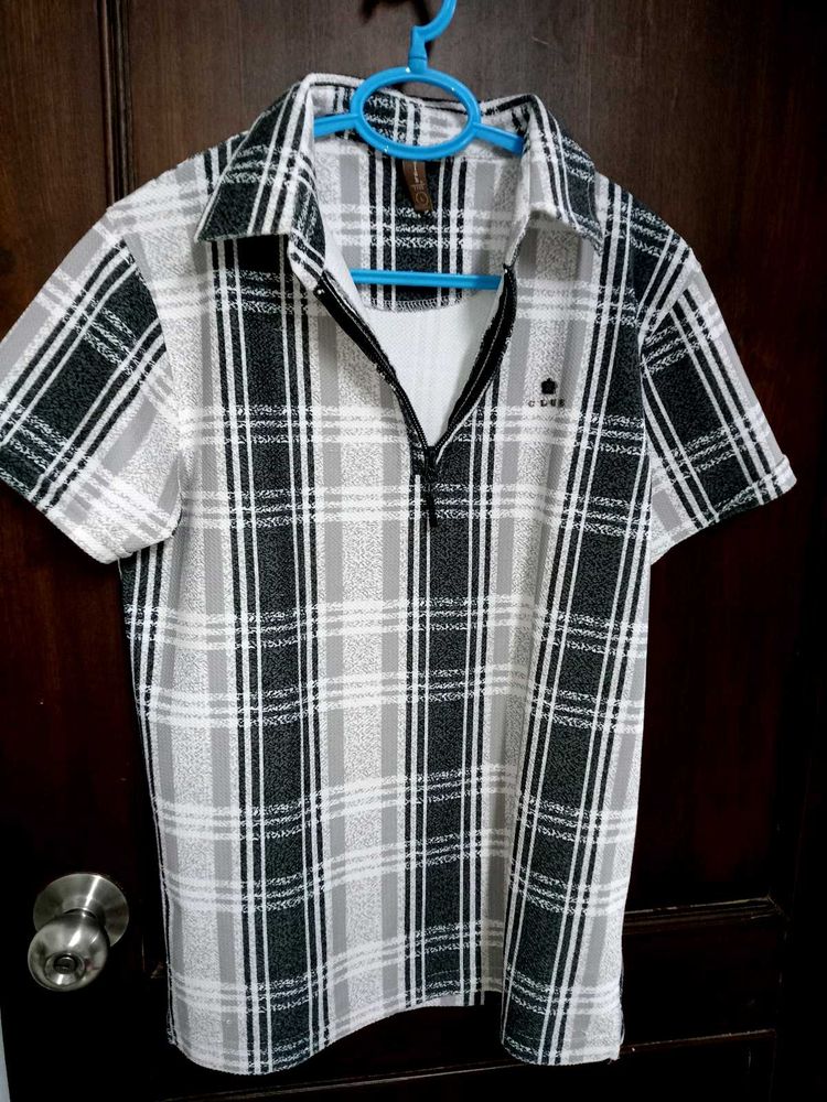 brand new 👌 🆕 offer Stylish Plaid Zip Polo Shirt
