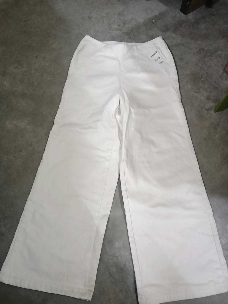 White pant