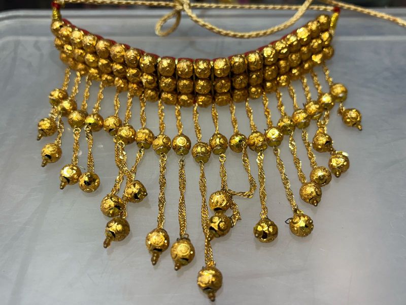 Exquisite Gold Necklace with Intricate Beads