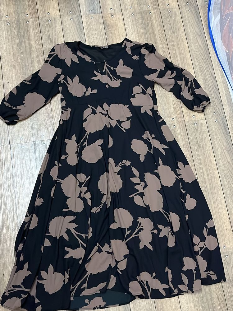 Harpa Black Midi A-line Dress
