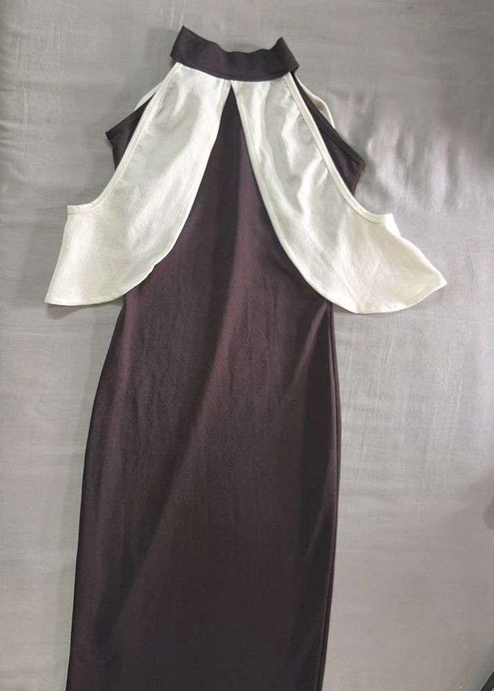 Chic Two-Tone Cold Shoulder Dress