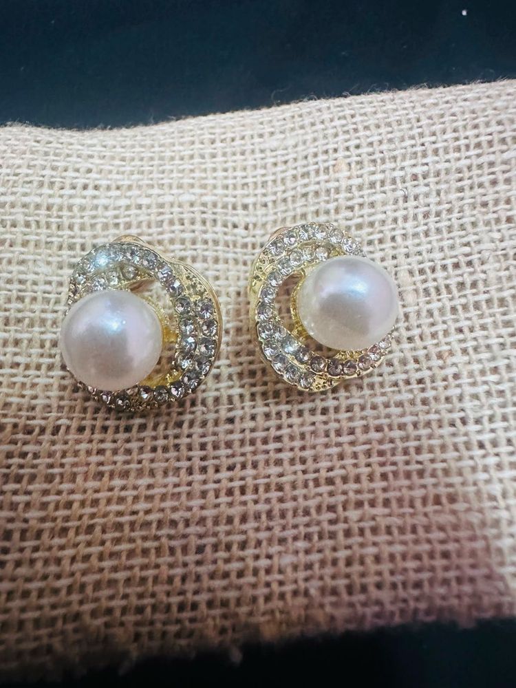 Elegant Pearl &amp; Crystal Stud Earrings