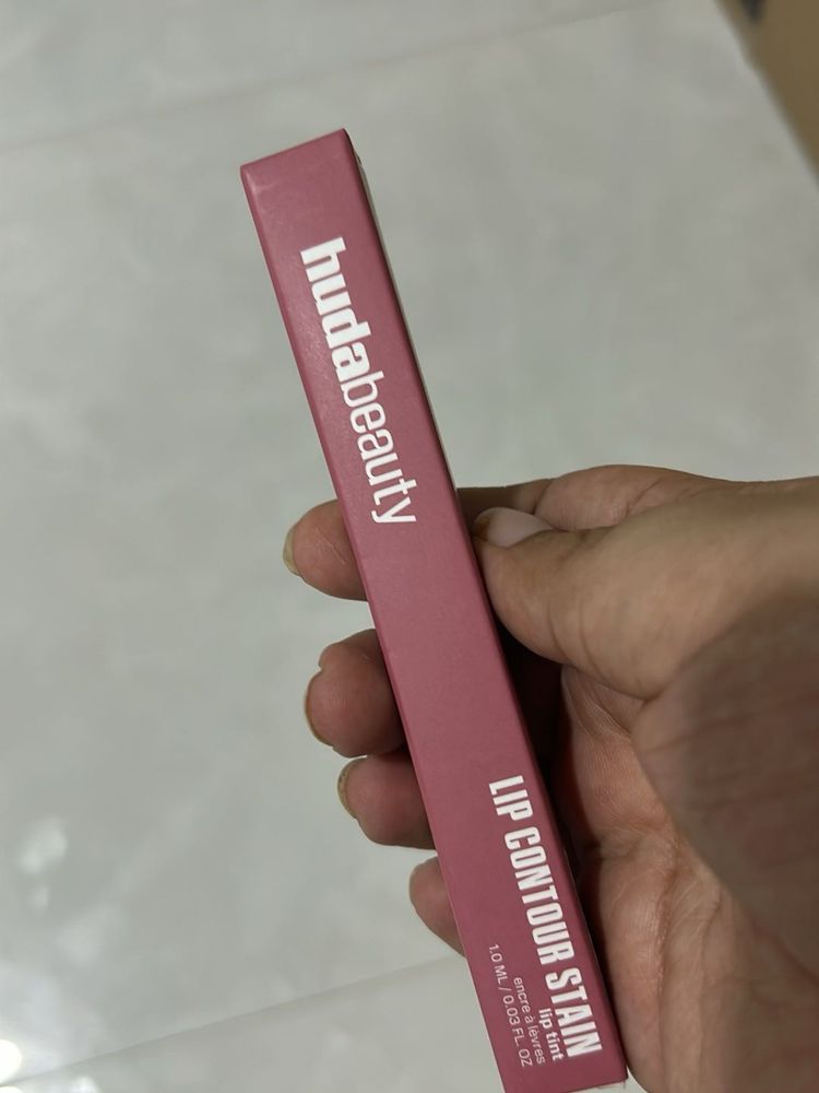 Huda Beauty Lip Contour Stain