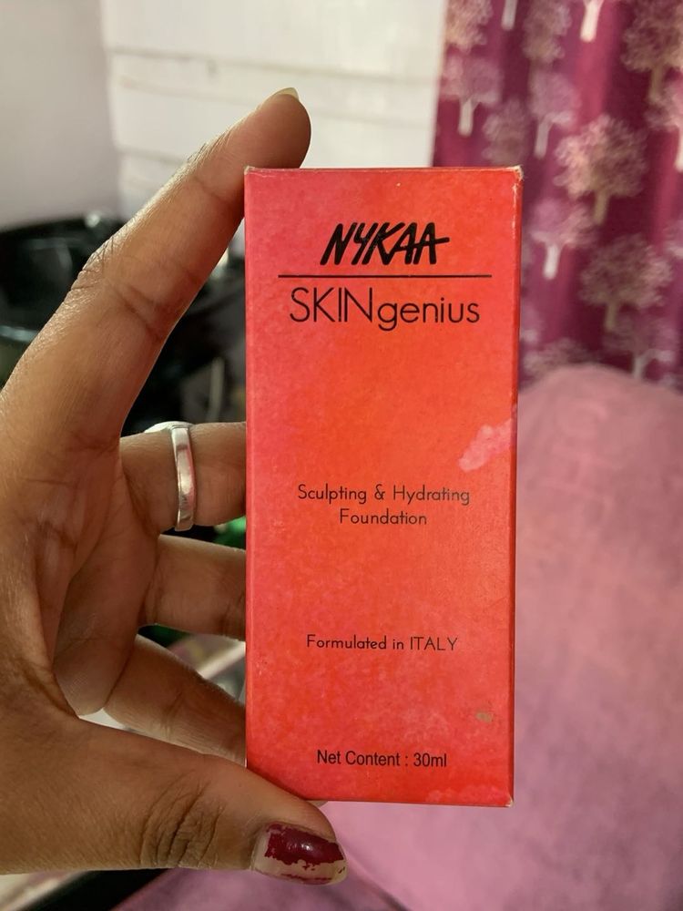 Nykaa SKINgenius Sculpting &amp; Hydrating Foundation