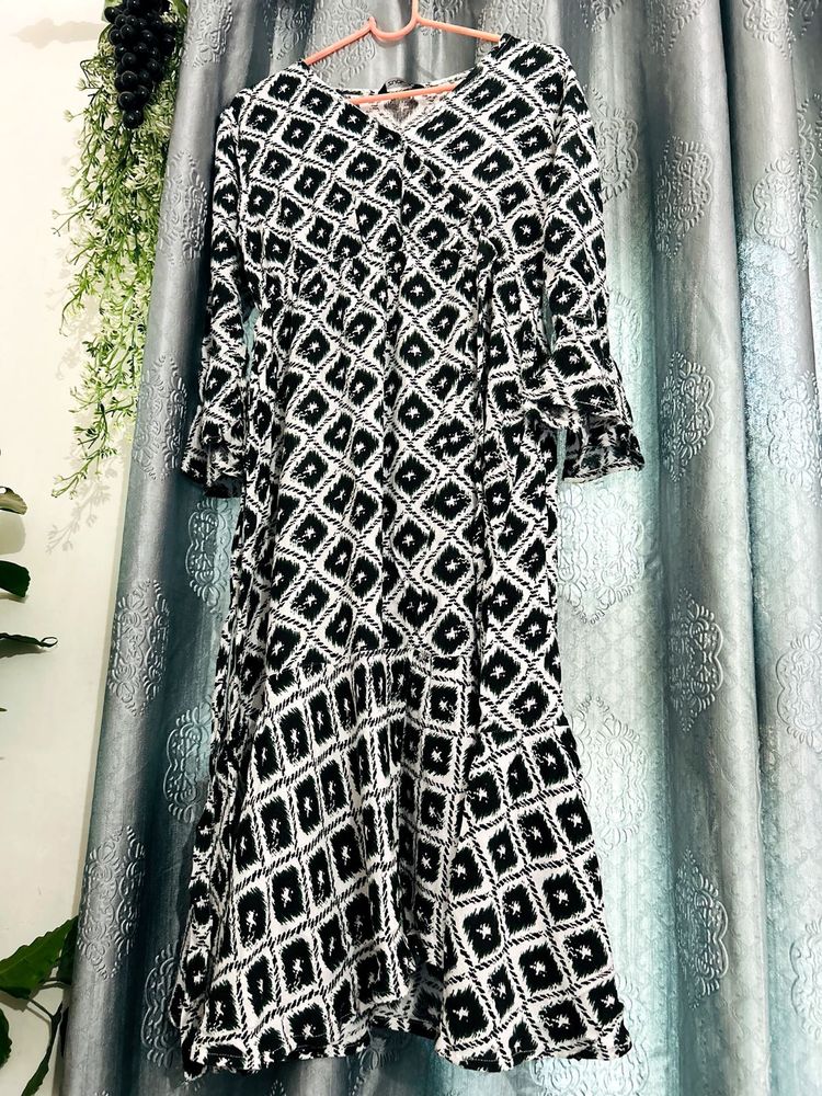 Chic Black &amp; White Print Dress