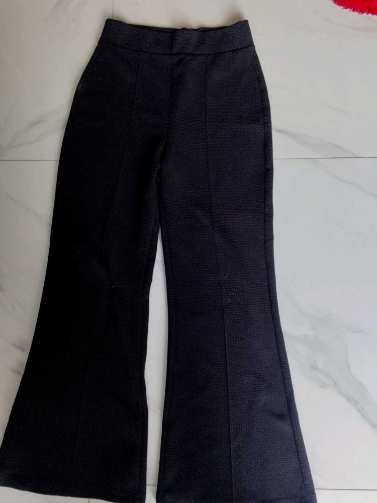 women black flared pents