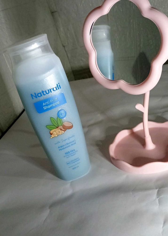 Naturali Anti-Frizz Shampoo + freebie