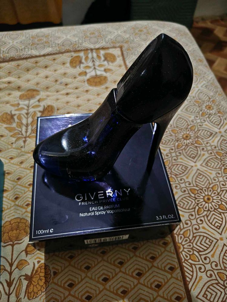 Giverny French Privee Club Perfume