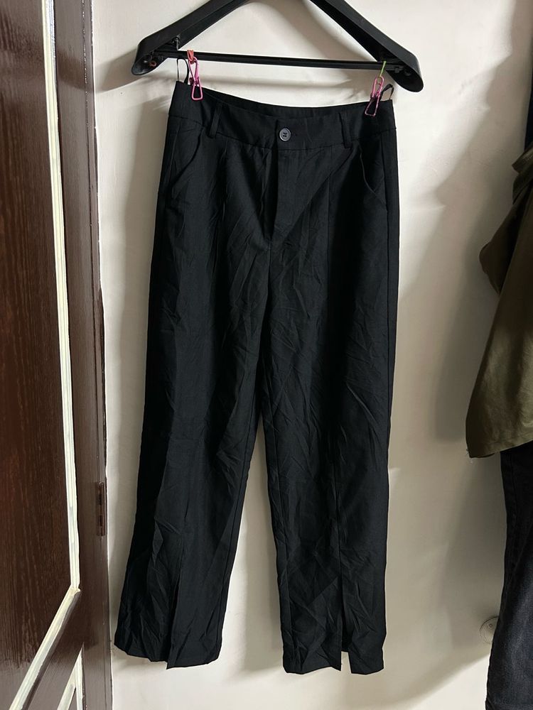 Chic Black Wide-Leg Trousers