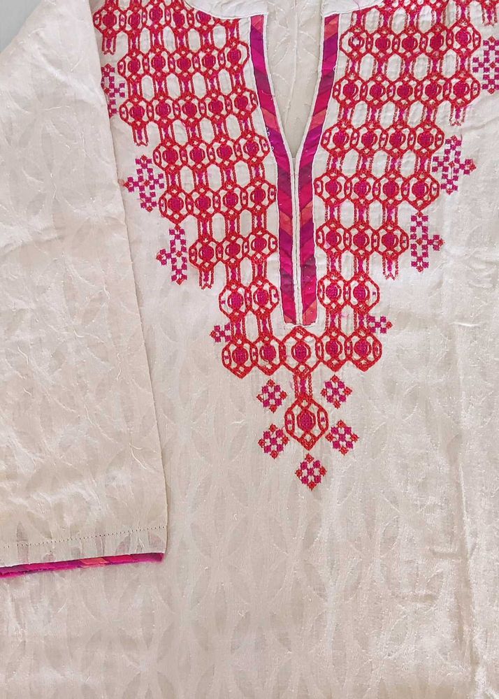 Elegant Cotton Kurta with Magenta Embroidery &amp; leg