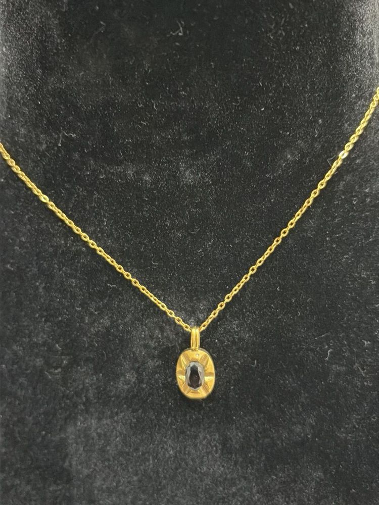 Brand new Elegant Gold Necklace with Dark Stone