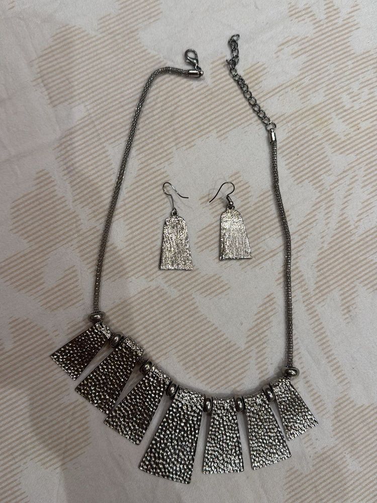 silver neck piece