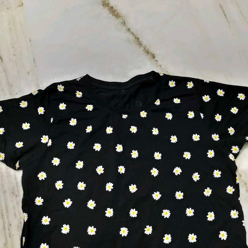 Cute Daisy Print Black T-Shirt