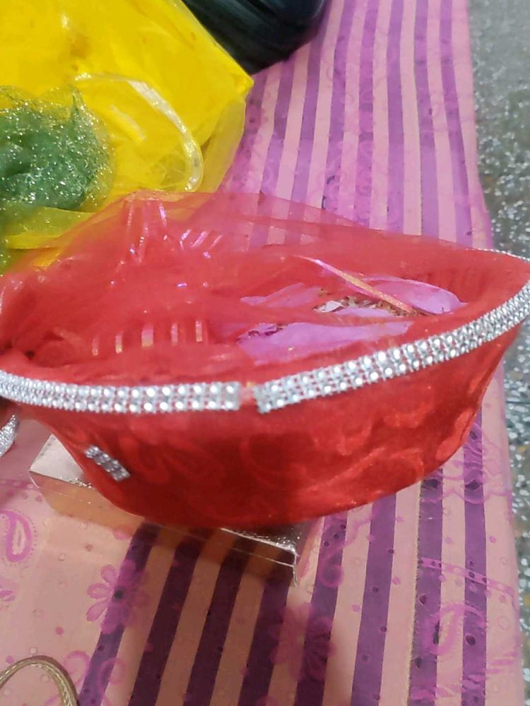 Fruit basket for gifting fruits